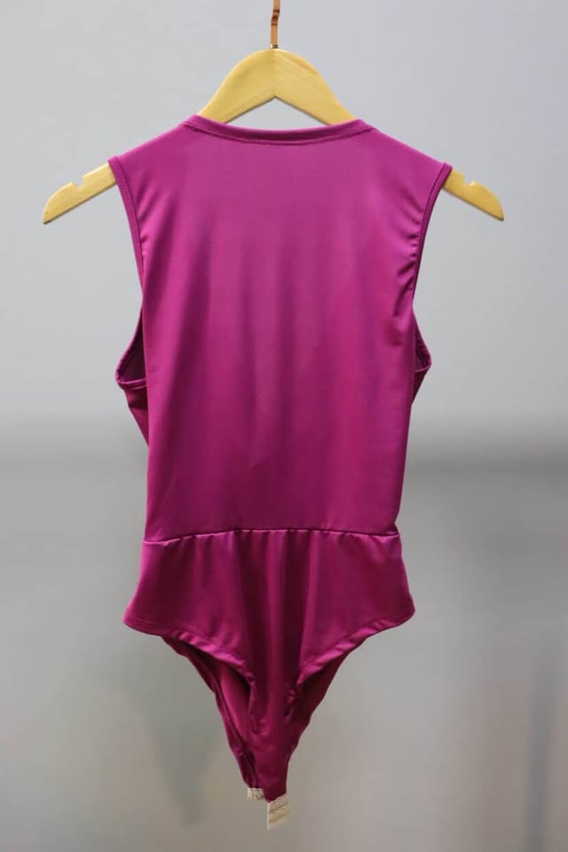 Body Drapeado Donna Magenta - detalhe gola boba drapeada - Madame La Donna