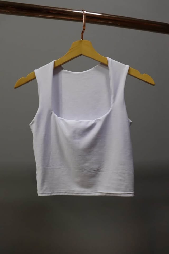 Cropped Gola Quadrada Donna Branco - frente - Madame La Donna